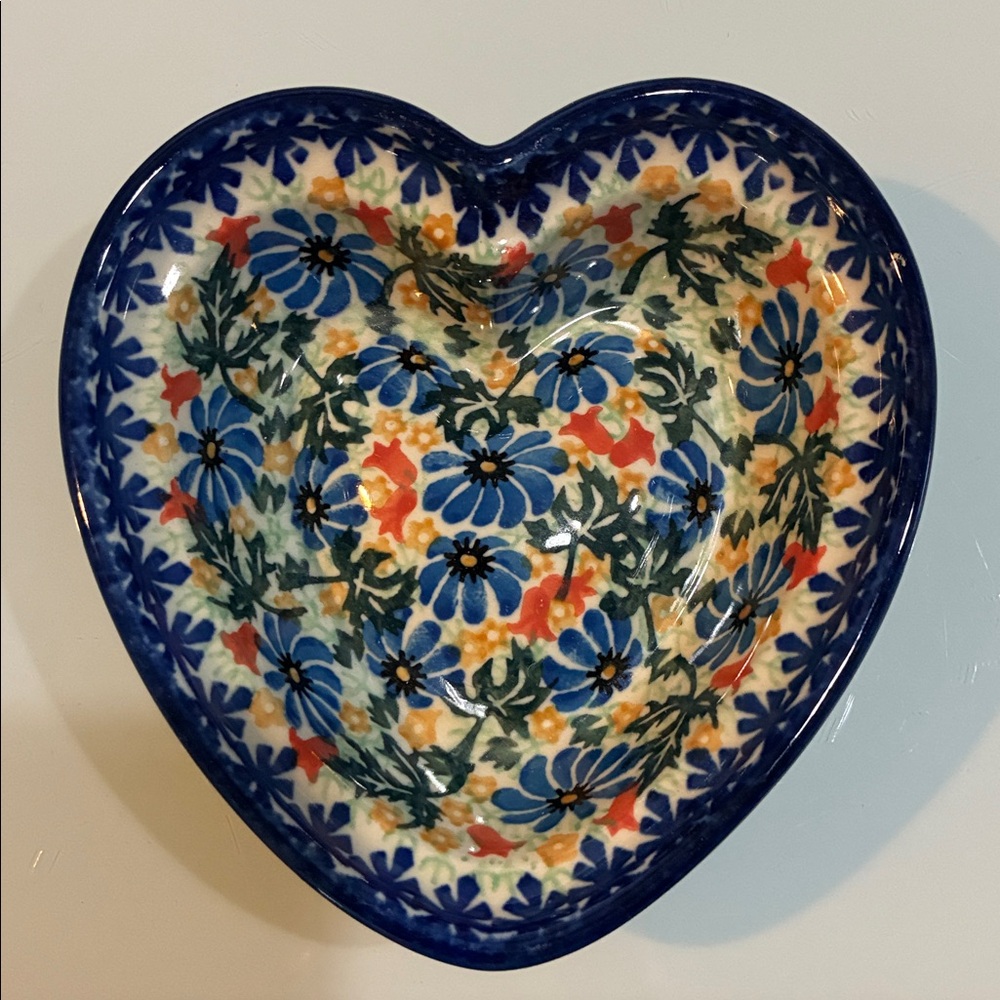 Small Poland Unikat signed numbered heart bowl PLEASE READ